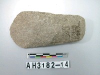 藏品(小型舌刃打製石斧)的圖片